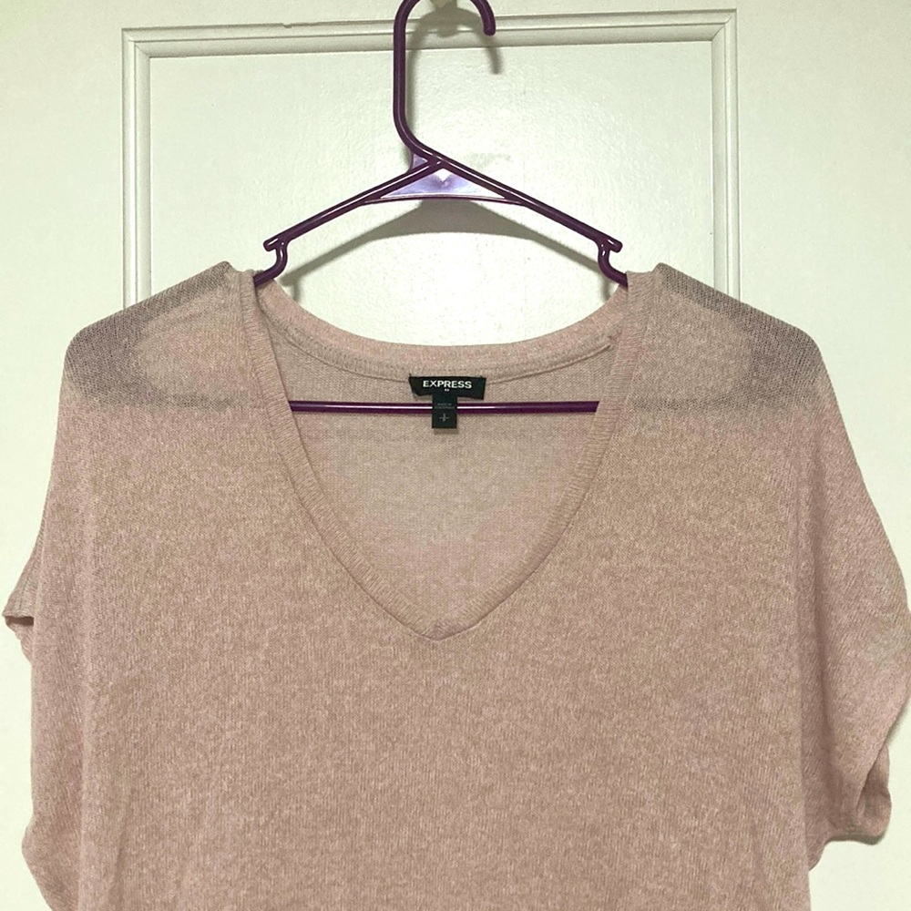 Blush pink V-neck knit tshirt
